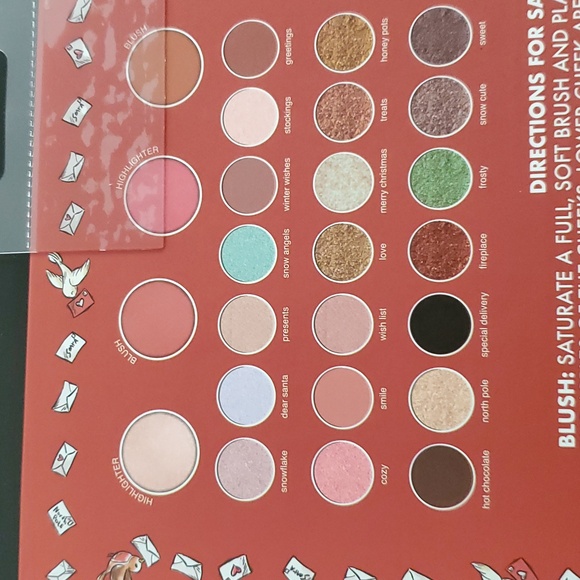 Disney Winnie The Pooh Face and Eye Shadow Palette Highlighter Blush 25 shades - Picture 10 of 12